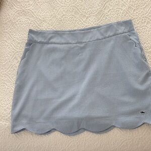 Vineyard Vines blue & white seersucker skort